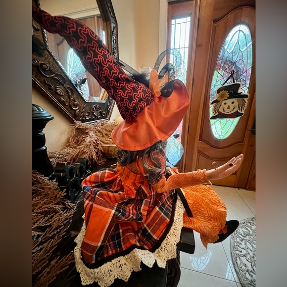 Gorgeous Witch for Halloween 👻 - Picture 4 of 7